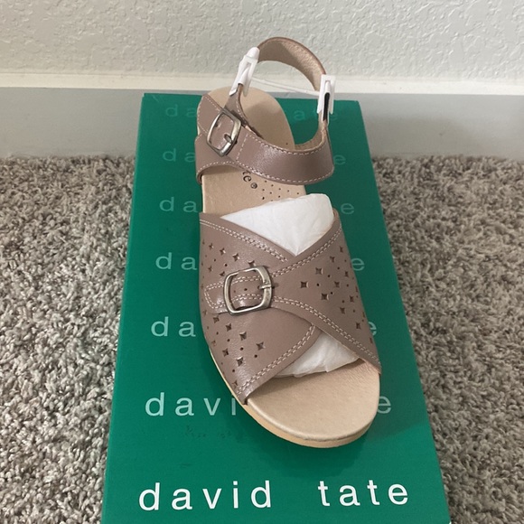 David Tate women’s tan wedge sandal size 7.5 - Picture 2 of 3